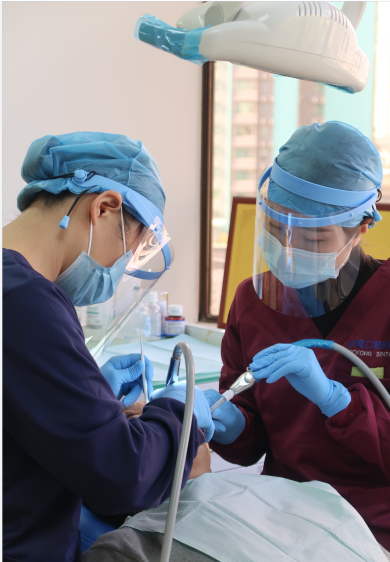 Dr.MOK Pui Yee - a native of Shenzhen, a local dentist in Guangdong, and a dentist with 6 years of experience in Vickong